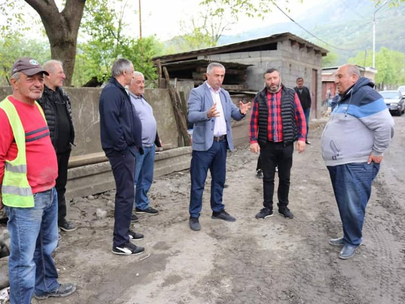 ქალაქ ცაგერში აქტიურ ფაზაშია აღმაშენებლის ქუჩის №75 და №77 ეზოების ასფალტო-ბეტონის საფარით...